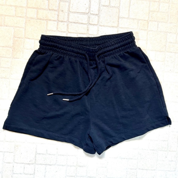 H & M  Black Knit Shorts - Picture 1 of 2